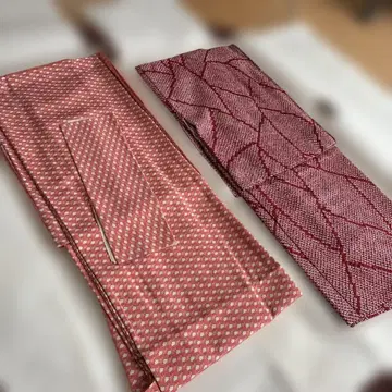 빨간색과 화이트 기하학 패턴 겉옷 호몬기, 미치유키 겉옷 2세트