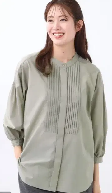 리플렉트 [적당한 여유감/체형 커버] 핀턱 디자인 샴브레이 블라우스