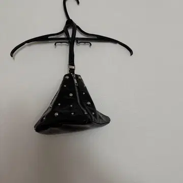 유나이티드 애로우즈 스터드 백