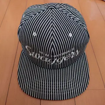 스와거 스트라이프 스냅백 캡