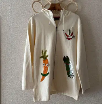 알베로베로 채소 패턴 후드티 화이트