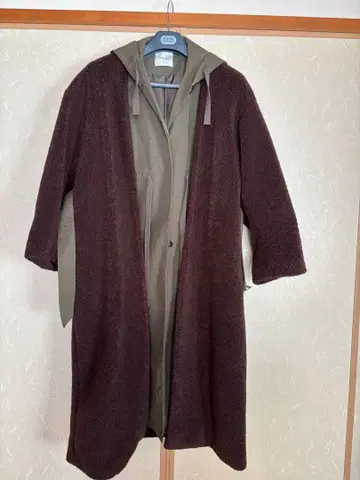 CLANE 롱 보아 코트 후드 부착 브라운 카키