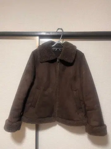 GU 브라운 무스탕 자켓