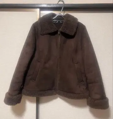 GU 브라운 무스탕 자켓