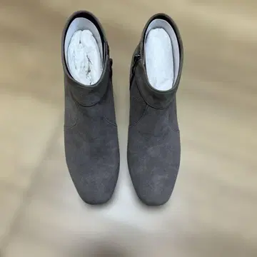 새상품 리즈 라피네(Riz raffinee) 숏부츠 23.5