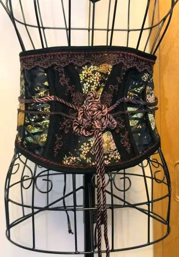 OzzOneste 부채 자수 와 차이나 코르셋