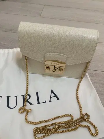 FURLA 메트로폴리스