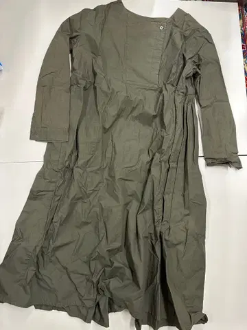 DIARIES 올리브색 버튼 달린 롱 원피스