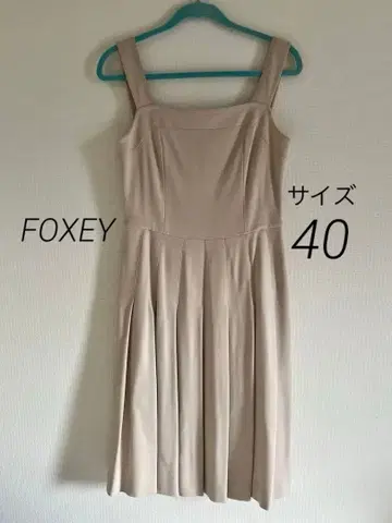 베이지 슬리브리스 무릎 기장 원피스