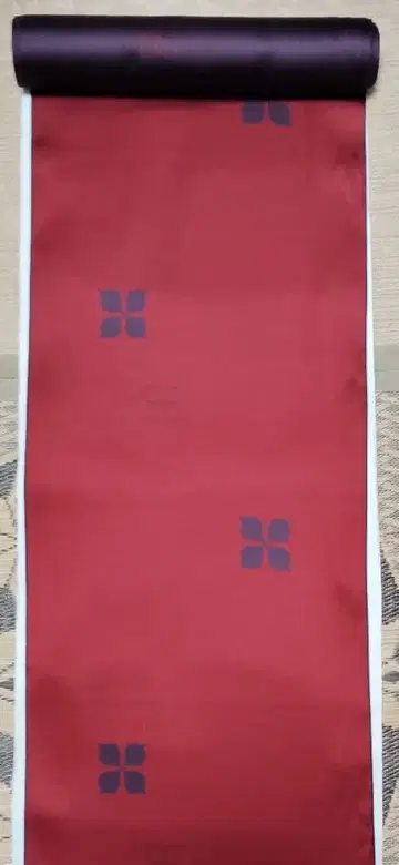 적자색 그라데이션 이부식 비 코트 옷감