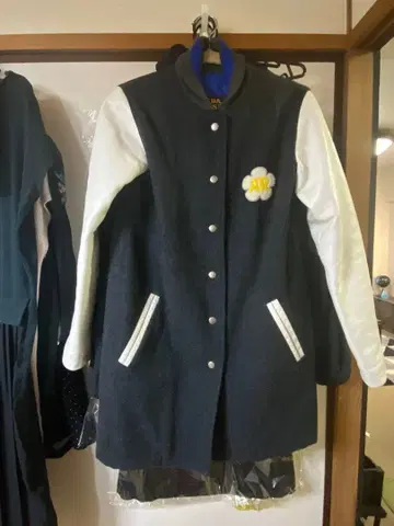 알바 로사 레어 롱 바시티 자켓