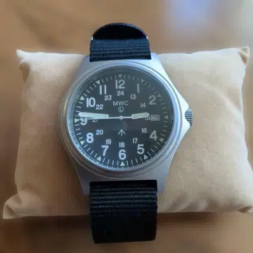 MWC 블랙 아날로그 손목시계