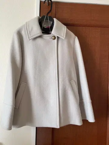 화이트 울 피코트 3/4 소매