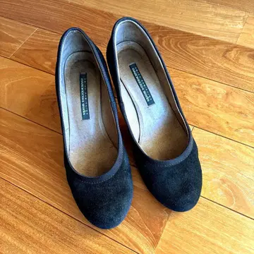 RABOKIGOSHI WORKS 블랙 스웨이드 펌프스