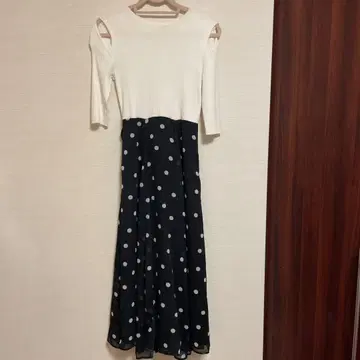 아푸와이저 리셰 컷 아웃 소매 도트 무늬 롱 원피스