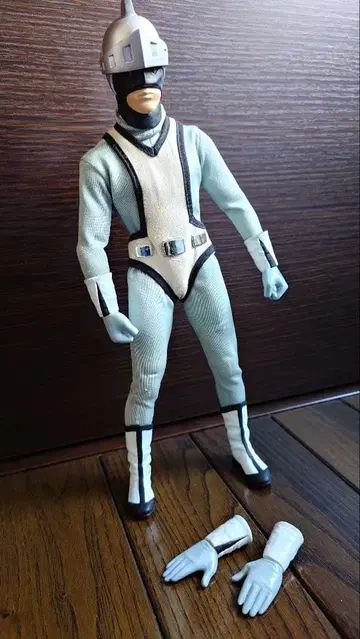 실버 가면 액션 피규어