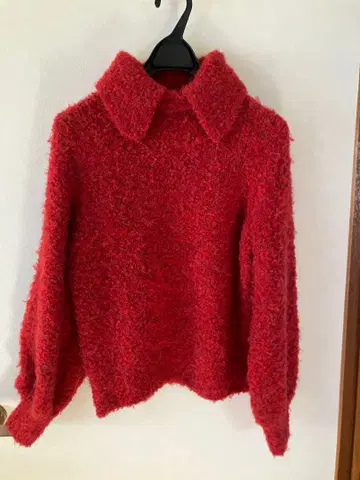 빨간색 셔츠 칼라 니트 스웨터