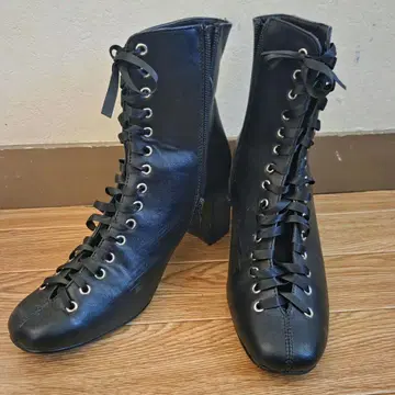 블랙 레이스업 부티