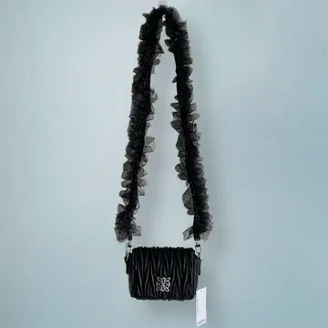 [ 미사용 새상품 ] 튤 프릴 퀼팅 숄더 미니백 프릴 스트랩