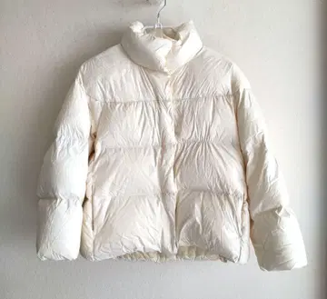 새상품급 유니클로 M 파우더 소프트 다운 자켓 화이트
