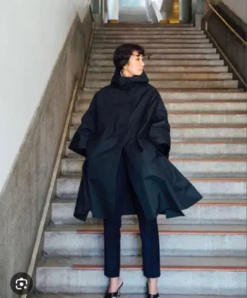 Nala 나라 후드 부착 케이프 코트 블랙