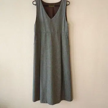 브라운 계열 V넥 슬리브리스 오버롤 스커트