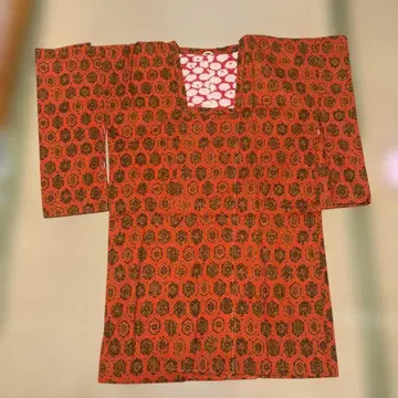 빨간색 꽃무늬 기모노 넉넉한 도치