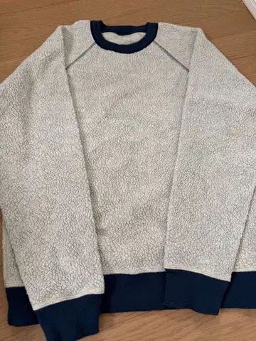 아이보리 플리스 래글런 슬리브 트레이닝복