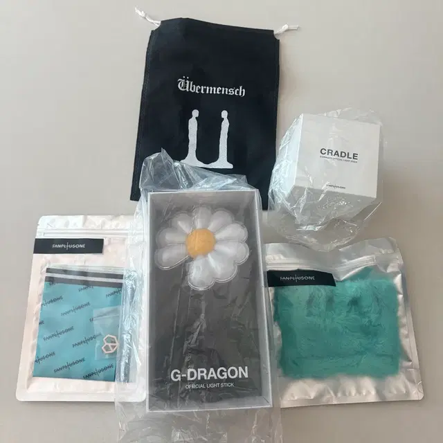 [풀세트] 지드래곤 위버멘쉬 응원봉+크래들+커버+스카프