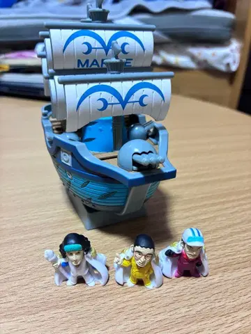 원피스 저금통 삼대장과 해군 군함 피규어 세트