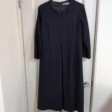 23구 다크 네이비 V넥 긴팔 원피스