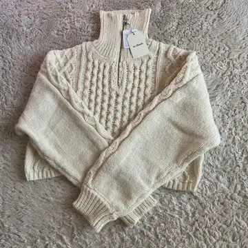 w closet 아이보리 하이넥 숏 기장 니트