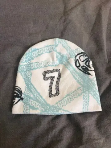 XG x YUEQI QI 니트 모자 비니