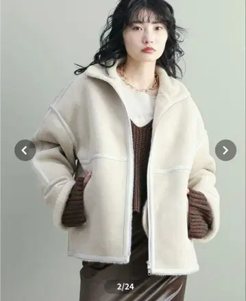 The rejoice 페이크 무스탕 숏코트