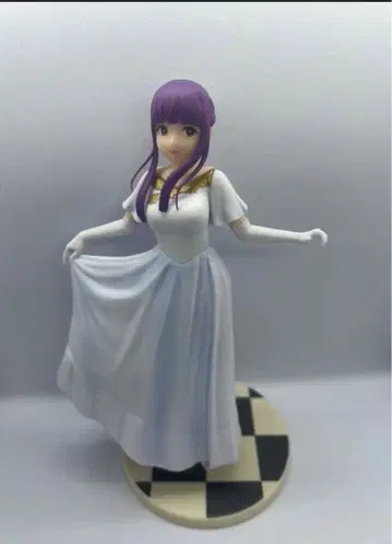 장송의 프리렌 페른 루미나스타 피규어