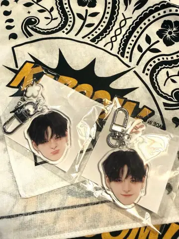 treasure 얼굴 아크릴 키링 요시