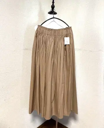 새상품 MIREPOIX 베이지 플리츠 플레어 롱 스커트 인조 가죽