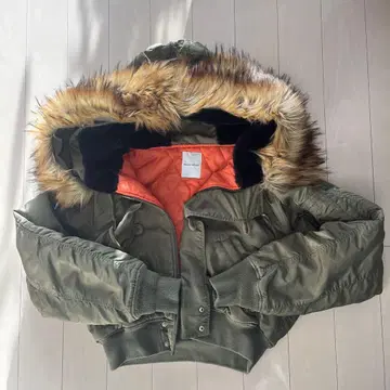 올리브색 퍼 후드 MA-1 자켓 AZUL BY MOUSSY