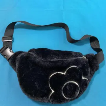 MARY QUANT (새상품) 퍼 바디백 블랙