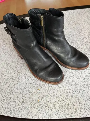 클락스 가죽 블랙 부츠 지퍼 버클 포함