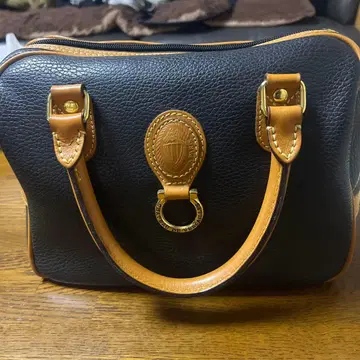 가죽 핸드백 블랙과 브라운