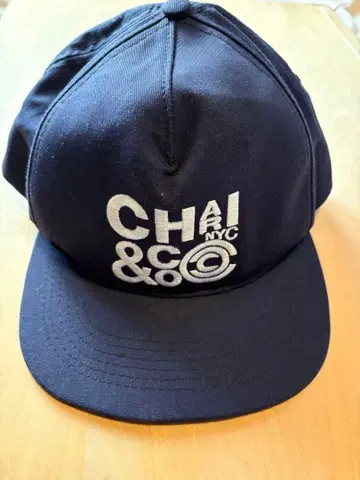 CHAI & CO. 네이비 스냅백 캡