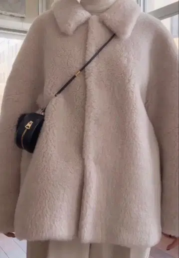 OHGA 무스탕 코트 라이트 베이지 새상품