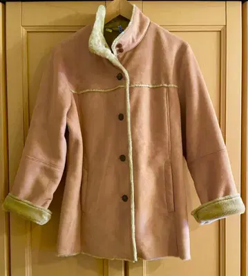 핑크 무스탕 코트 버튼 포함