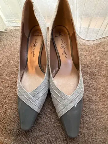 긴자 카네마츠 펌프스 22.5cm