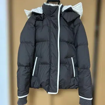 더블 스탠다드 후드 부착 다운 자켓