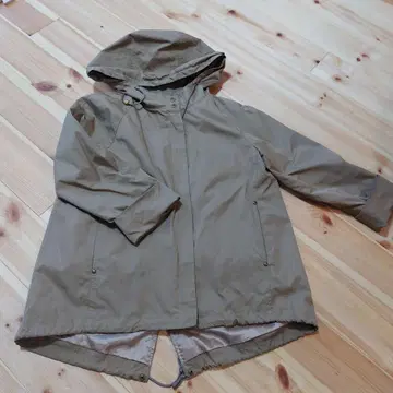 베이지 후드 부착 자켓 마운틴 자켓