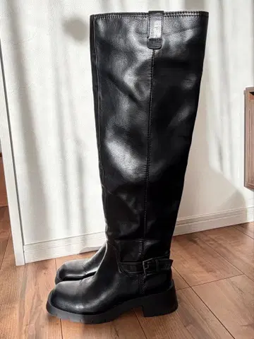 ZARA 블랙 니하이 부츠 버클 포함