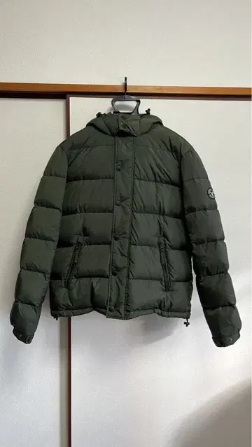 American Eagle 다운 M 새상품급 다크 그린 올리브 후드 부착