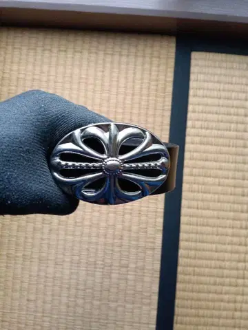 꽃 모양 버클 블랙 가죽 벨트 야자와 에이요시